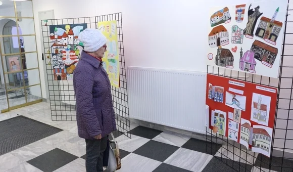 Mali čuvari baštine: u predvorju varaždinske Gradske knjižnice izloženi plakati učenika trećih razreda osnovnih škola