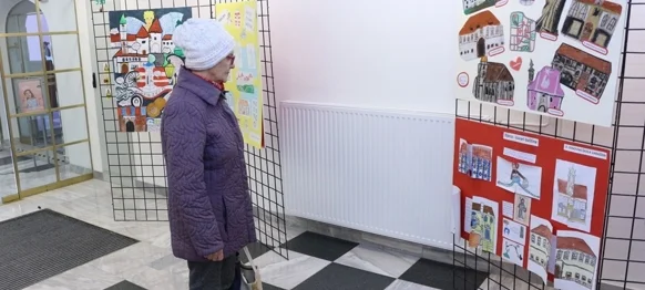 Mali čuvari baštine: u predvorju varaždinske Gradske knjižnice izloženi plakati učenika trećih razreda osnovnih škola