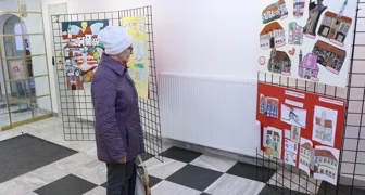 Mali čuvari baštine: u predvorju varaždinske Gradske knjižnice izloženi plakati učenika trećih razreda osnovnih škola