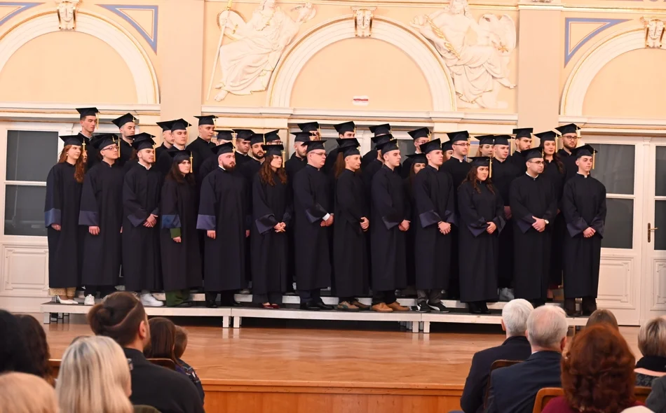 Promovirano 505 FOI-jevih prvostupnika/ca i magistra/ica