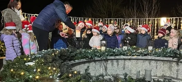 Upaljena prva svijeća na adventskom vijencu u Novom Marofu