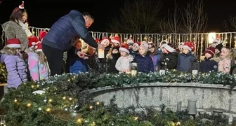 Upaljena prva svijeća na adventskom vijencu u Novom Marofu