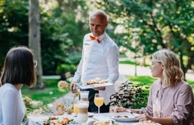 Čovjek &ndash; ključ uspjeha u turizmu / ilustracija