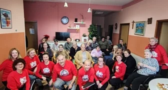 Vokalni sastav Acapella svojim pjevanjem oduševio štićenike Obiteljskih domova za starije