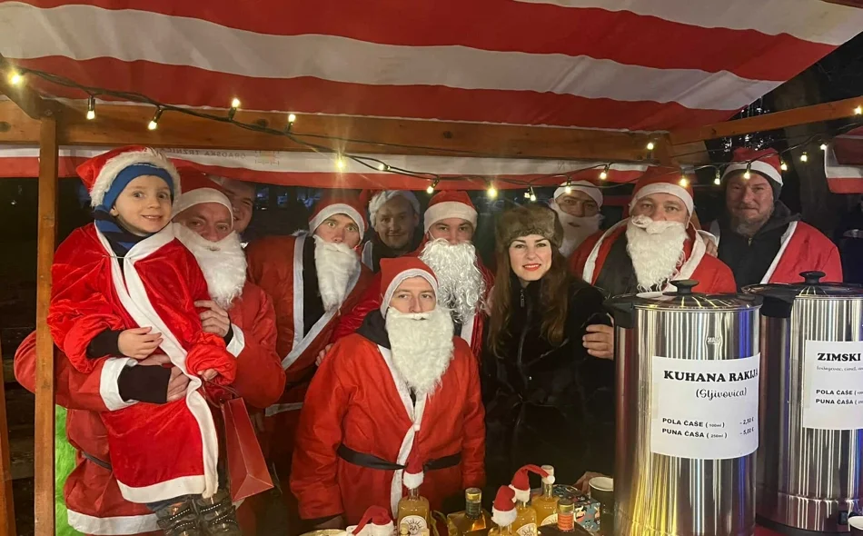 FOTO: Miris kuhanog vina, fritule, radionice, Djed Božićnjak i puno pozitivnih vibracija na Adventu u Zelendvoru!