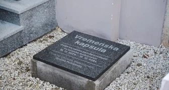 FOTO: Polaganjem vremenske kapsule obilježeno 240 godina od osnivanja Pučke škole u Petrijancu