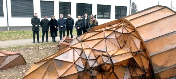 Ispred Druge gimnazije Varaždin otkrivena skulptura posvećena 1100. obljetnici krunidbe kralja Tomislava