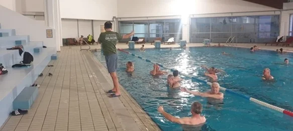 Toplički branitelji na rekreacijskim bazenima Hotela Minerva uz trenera plivanja