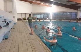 Toplički branitelji na rekreacijskim bazenima Hotela Minerva uz trenera plivanja