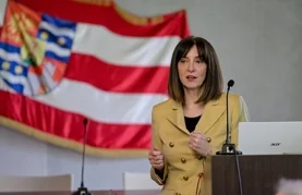 "Dok se Plenković rukuje s robotima satova informatike sve je manje, a uči se na dotrajalim računalima"