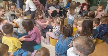 Mališanima Dječjeg vrtića Lepoglava na poklon šareni taburei