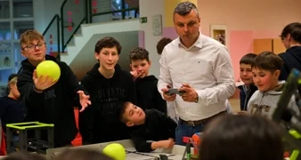 Petrijanečki osnovnoškolci ugostili mlade robotičare i upoznali se modernim tehnologijama
