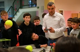 Petrijanečki osnovnoškolci ugostili mlade robotičare i upoznali se modernim tehnologijama