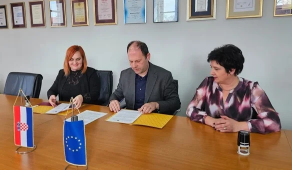 Lana Husnjak, Ivan Štedul i Dragica Ratković na potpisivanju sporazuma o suradnji