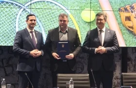 Ministar Tonči Glavina, načelnik Mladen Blaško i premijer Andrej Plenković na potpisivanju ugovora
