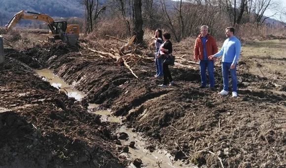 Traju radovi na održavanju vodotoka u Varaždinskim Toplicama da bi se smanjio rizik od poplava