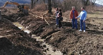 Traju radovi na održavanju vodotoka u Varaždinskim Toplicama da bi se smanjio rizik od poplava