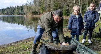 FOTO Trakošćansko jezero bogatije za 4,2 tone ribljeg fonda
