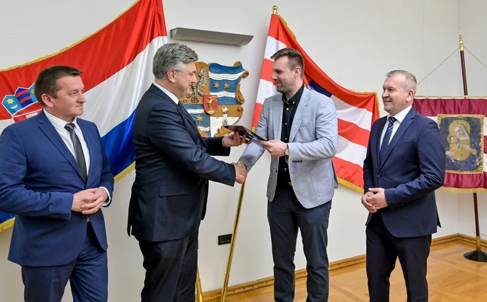 Premijer Plenković uručio važan ugovor: Varaždinska županija prva koja započinje s projektiranjem i izgradnjom geotermalne elektrane