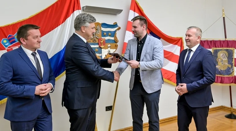 Premijer Plenković uručio važan ugovor: Varaždinska županija prva koja započinje s projektiranjem i izgradnjom geotermalne elektrane