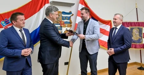 Premijer Plenković uručio važan ugovor: Varaždinska županija prva koja započinje s projektiranjem i izgradnjom geotermalne elektrane