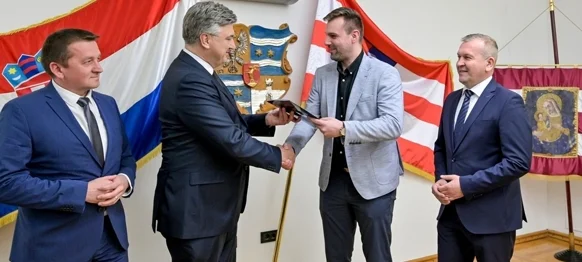 Premijer Plenković uručio važan ugovor: Varaždinska županija prva koja započinje s projektiranjem i izgradnjom geotermalne elektrane