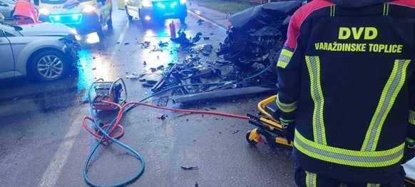Operativni vatrogasci DVD-a Varaždinske Toplice intervenirali u teškoj prometnoj nesreći