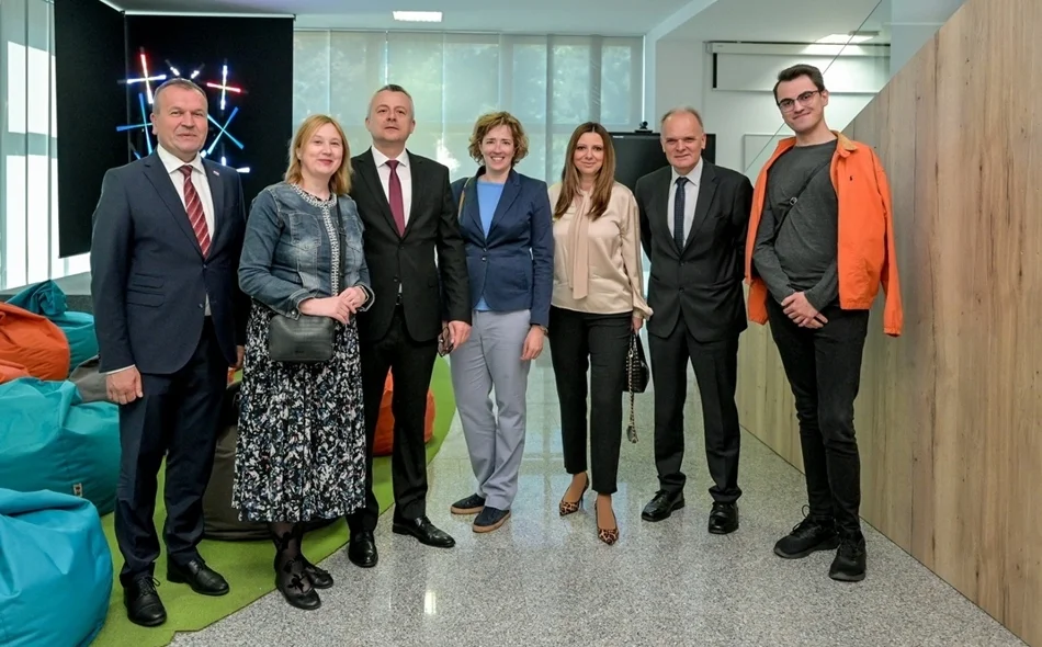 Otvoren prvi školski Laboratorij za umjetnu inteligenciju i holograme