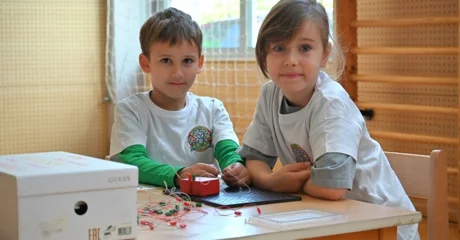 Još ne idu u školu, ali robote programiraju kao od šale!