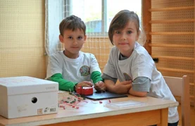 Još ne idu u školu, ali robote programiraju kao od šale!