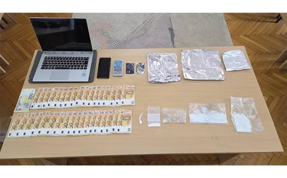 Kod 40-godišnjaka pronađeni droga, digitalna vaga i novac