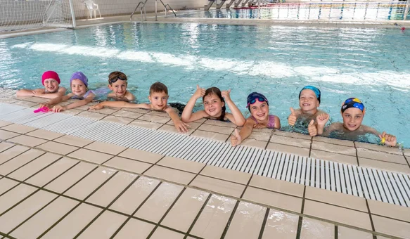 Mališani iz varaždinskih dječjih vrtića pokazali su snalažljivost u bazenu
