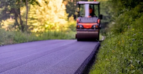 Stiže asfalt na 2,5 km ceste Osečka-Gačice u širini od najmanje 4,5 m, počela rekonstrukcija vodovodne mreže