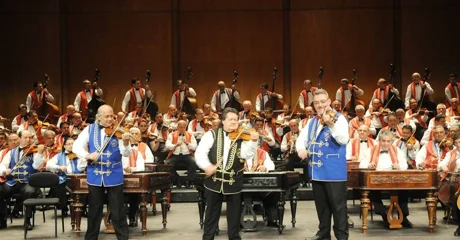 Nastup „Orkestra 100 violina” oduševio posjetitelje na varaždinskom Korzu