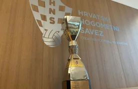Trofej namijenjen prvaku SuperSport Hrvatske nogometne lige