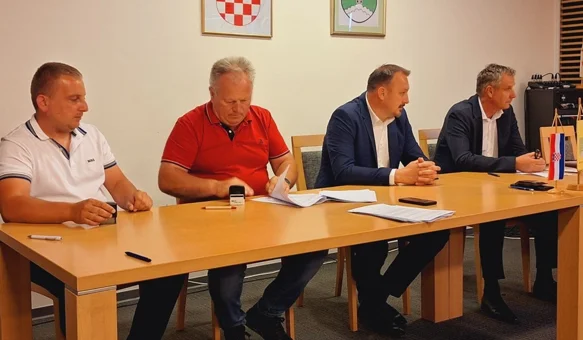 Potpisivanje ugovora s izvođačima radova na projektu asfaltiranja nerazvrstanih prometnica