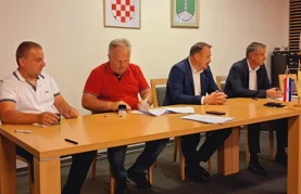 Potpisivanje ugovora s izvođačima radova na projektu asfaltiranja nerazvrstanih prometnica