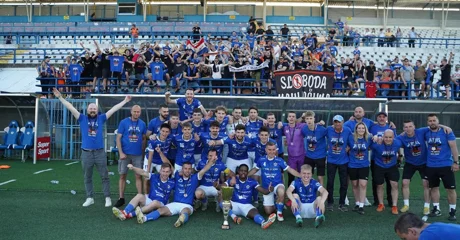 Slavlje nogometaša Varteksa s medaljama i peharom za osvojen naslov prvaka 3. nogometne lige Sjever