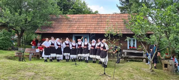 Dani pere oživjeli stare običaje