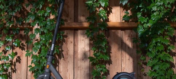 Romobilom udario u auto pa završio u bolnici