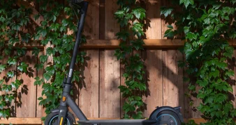 Romobilom udario u auto pa završio u bolnici