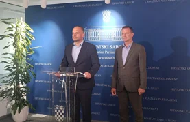 Siniša Hajdaš Dončić i Neven Bosilj na konferenciji za novinare u Hrvatskom saboru
