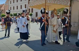 Biskup Bože Radoš predvodio je Tijelovsku procesiju varaždinskim ulicama