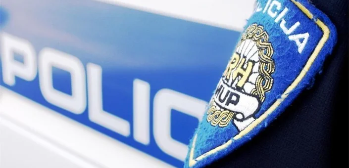 Kamionom naletio na auto, 76-godišnjak završio u bolnici