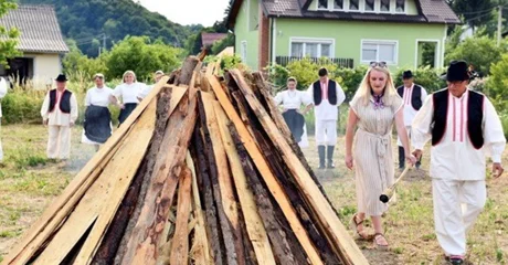 Proslava blagdana uz uprizorenje tradicionalnog paljenja ivanjskog krijesa