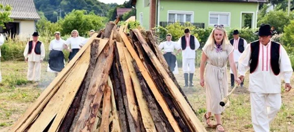 Proslava blagdana uz uprizorenje tradicionalnog paljenja ivanjskog krijesa