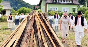 Proslava blagdana uz uprizorenje tradicionalnog paljenja ivanjskog krijesa