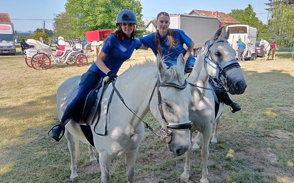 VIDEO Pogledajte kako je bilo na svečanom postrojavanju i mimohodu jahača i kočija