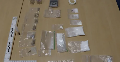 Policija u Trnovcu zatekla Slovence s velikom količinom droge