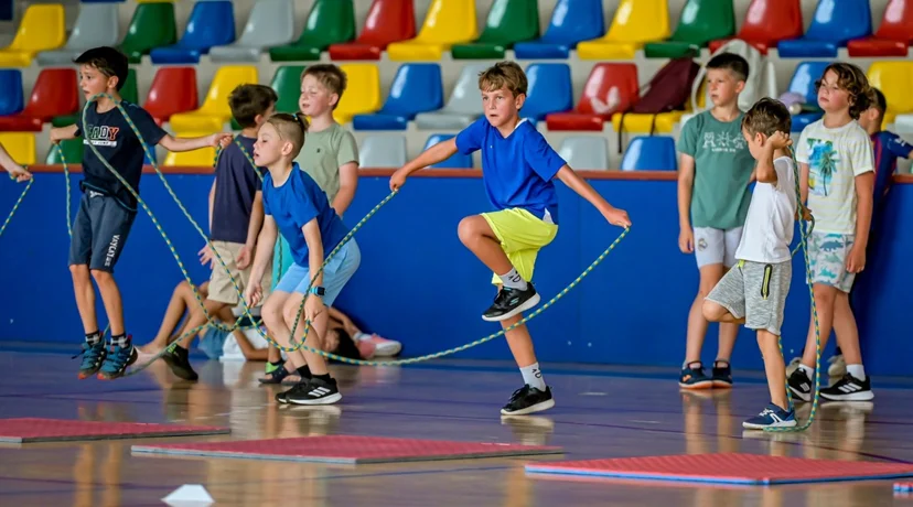 FOTO Stotinjak osnovnoškolaca uživalo u sportskim aktivnostima, ali i edukativnim radionicama
